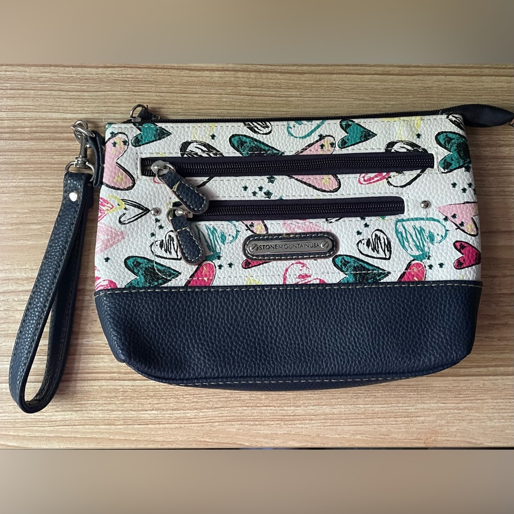 Stone Mountain heart print clutch wristlet navy blue multiple pockets